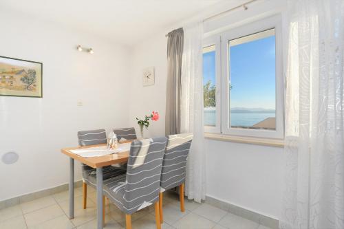 Two-Bedroom Apartment with Balcony and Sea View image 6
