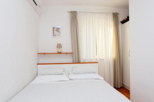 Two-Bedroom Apartment with Balcony and Sea View image 10