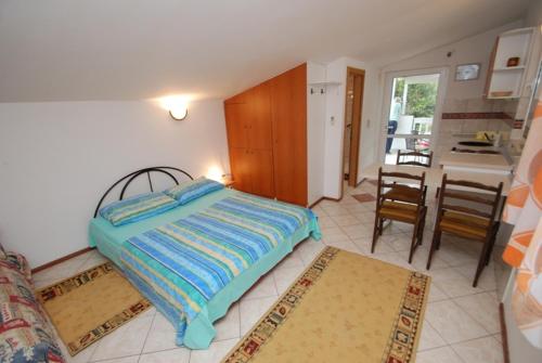 Apartments by the sea Zaostrog, Makarska - 2663 in 紮斯托格