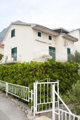  Apartments by the sea Promajna, Makarska - 2588 in Promajna
