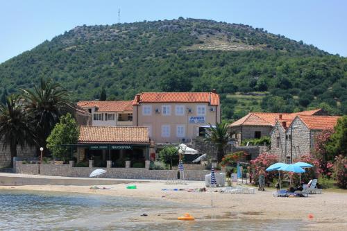  Apartments and rooms by the sea Slano, Dubrovnik - 2687, Pension in Slano bei Doli