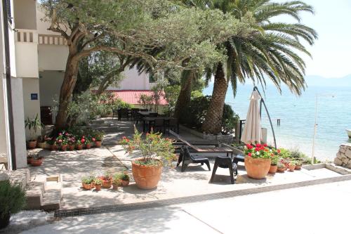 Apartments by the sea Zaostrog, Makarska - 2625