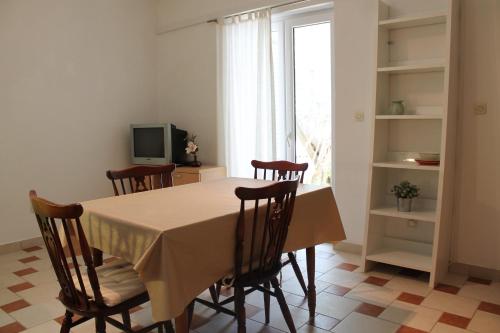 Apartments by the sea Zaostrog, Makarska - 2625