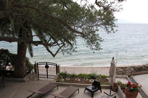 Apartments by the sea Zaostrog, Makarska - 2625