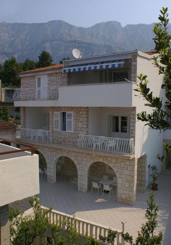  Apartments by the sea Tucepi, Makarska - 2666, Pension in Tučepi