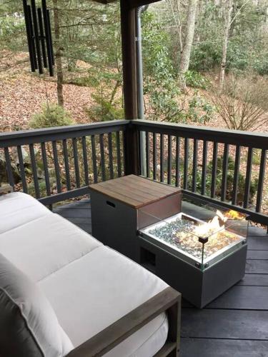 Cottage at Casuarina Lodge - Luxury, Pet Friendly in Glenville, USA