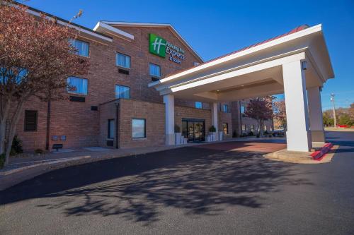 Holiday Inn Express Hotel & Suites Edmond by IHG in Edmond, USA
