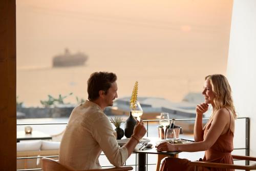 Santo Maris Oia Luxury Suites & Spa - image 4