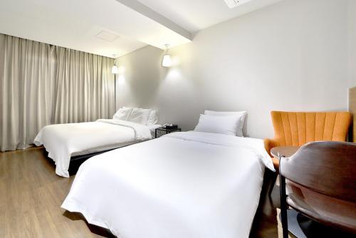 Seomyeon Hound Hotel 1st Street Room Type - Twin Room with Terrace