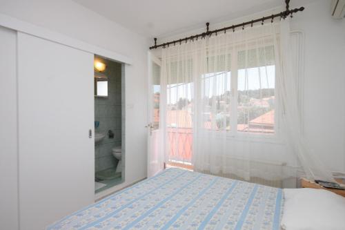 Double Room with Balcony image 6