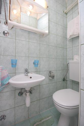 Double Room with Balcony image 3
