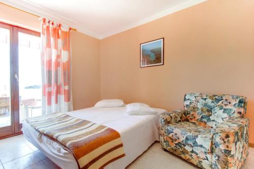 One-Bedroom Apartment with Terrace and Sea View image 10