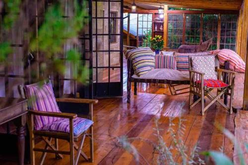 B&B Timau - Chui Cottage with tennis facing Mt Kenya & near Ngare Ndare - Bed and Breakfast Timau