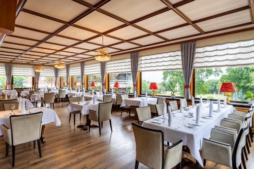 ห้องอาหาร, Hotel Landhaus Hopen in ชเนเฟอร์ดินเกน