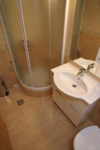 Apartments by the sea Podgora Makarska - 2593 - image 13