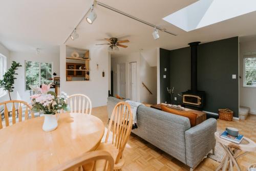Serene, Tranquil, Oasis with stunning ocean views of Pender Harbour in Garden Bay, Canada