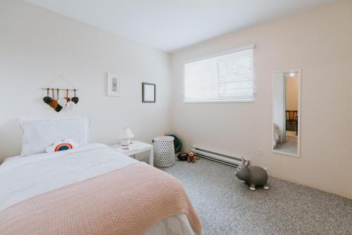 Serene, Tranquil, Oasis with stunning ocean views of Pender Harbour in Garden Bay, Canada
