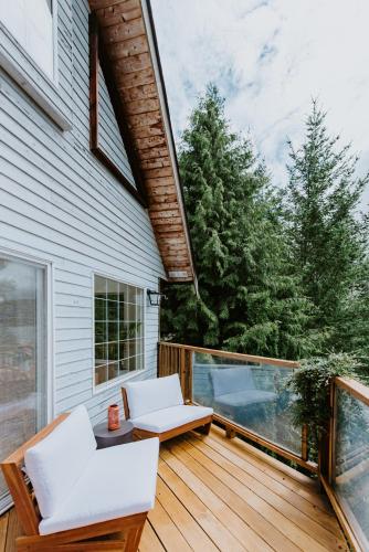 Serene, Tranquil, Oasis with stunning ocean views of Pender Harbour in Garden Bay, Canada