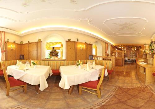 Restaurant, Hotel Edelweiß Garni in Reit Town Center