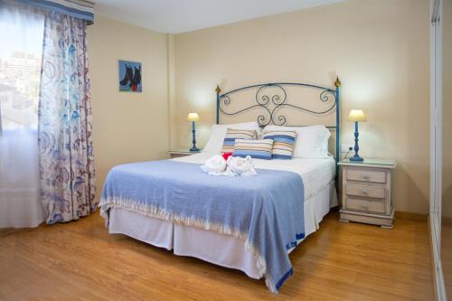 Superior One-Bedroom Apartment (1-4 Adults) image 7