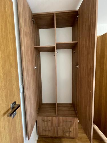 2 twin beds
