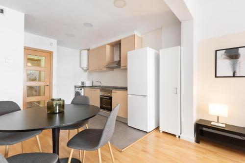 Santiago Apartments by Olala Homes - 주방