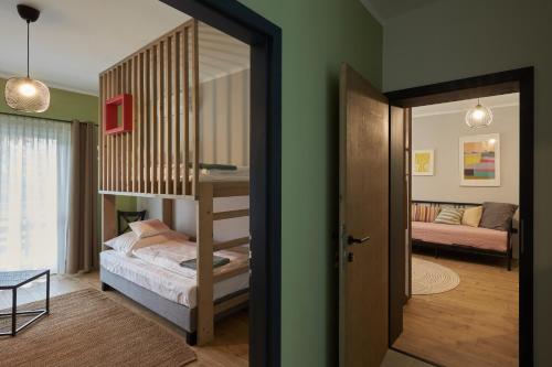 2 bunk beds
