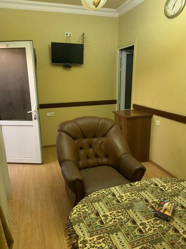 Tnak Hotel – Yerevan, NY