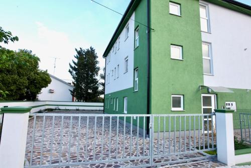 Apartments by the sea Sveti Filip i Jakov Biograd - 14817 - image 5