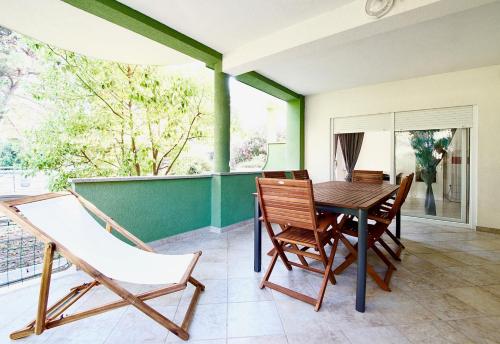 Apartments by the sea Sveti Filip i Jakov Biograd - 14817 - image 2