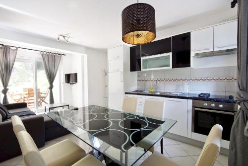 Apartments by the sea Sveti Filip i Jakov Biograd - 14817 - image 11