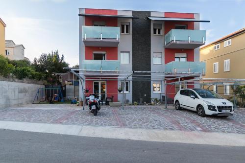 Apartments and rooms with parking space Grebastica, Sibenik - 17831 Primosten