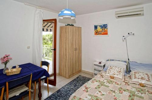 One-Bedroom Apartment with Terrace and Sea View