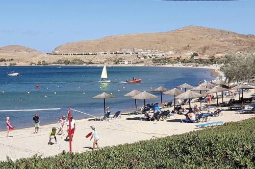 沙灘, Old House villa moudros kaminia lemnos Holidays in 莫德羅斯
