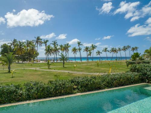 386310917 The Liming Bequia