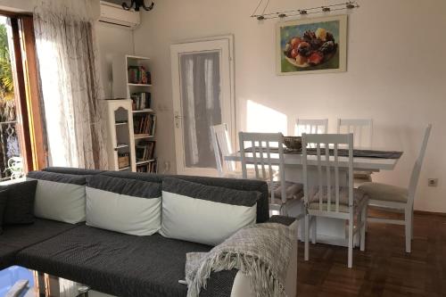 Apartments by the sea Malinska Krk - 13523 - image 7