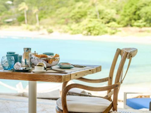 386310977 The Liming Bequia