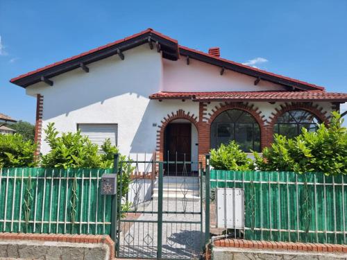  Villa mit Veranda in Ponzone für 6 Personen, Unterkunft in Zerba