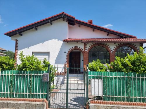 Villa mit Veranda in Ponzone für 6 Personen