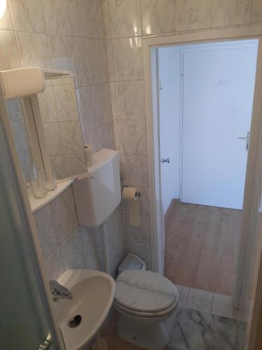 Double Room image 1