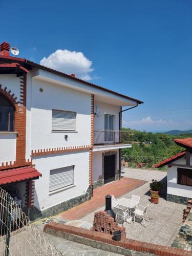  Villa mit Veranda in Ponzone für 6 Personen in Zerba
