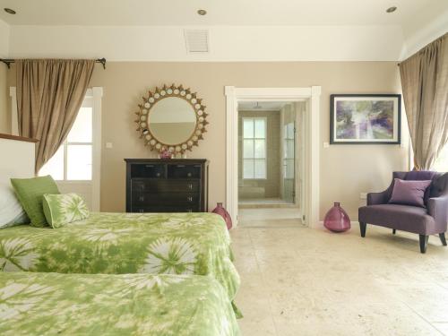 386311236 The Liming Bequia