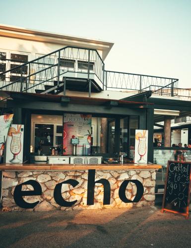 酒吧/高級酒吧, "Echo" B&B rooms, boutique beach hotel in 拉巴茨