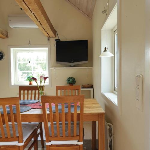 Cabin near lake and beautiful nature reserve. in 布達福什