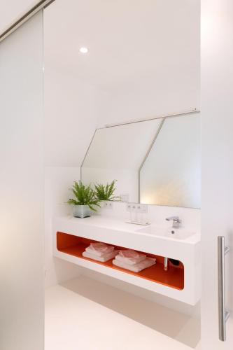 Deluxe Family Room image 10