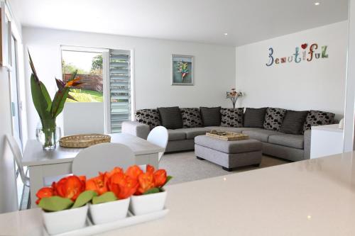 Two-Bedroom Apartment - Kiwiana