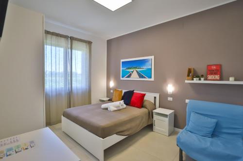 1 queen bed, 2 sofa beds