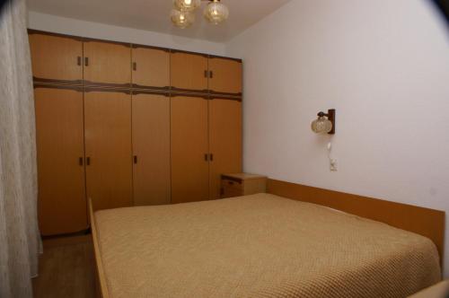 Apartments by the sea Postira Brac - 2898 - image 2