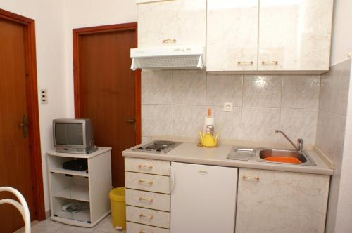 Apartments by the sea Postira Brac - 2898 - main image