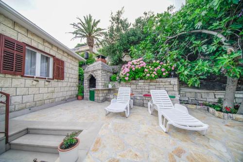Apartments with parking space Splitska Brac - 2857 - image 5